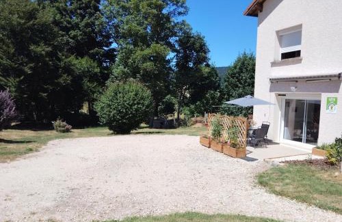 La Versanne House | Gîte rénové avec jardin au cœur de la nature, animaux acceptés - FR-1-496-369