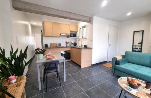 Montrond-les-Bains House | Gîte rénové pour 2 avec jardin à Montrond-les-Bains - FR-1-496-342