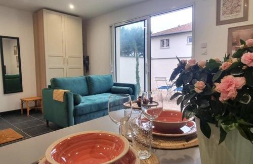 Montrond-les-Bains House | Gîte rénové pour 2 avec jardin à Montrond-les-Bains - FR-1-496-342