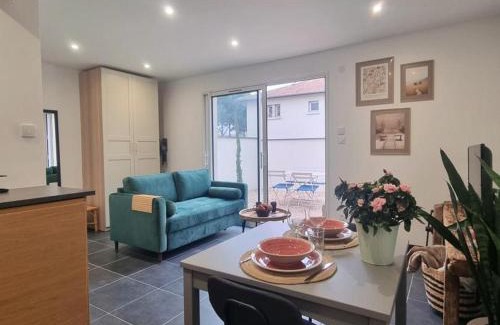 Montrond-les-Bains House | Gîte rénové pour 2 avec jardin à Montrond-les-Bains - FR-1-496-342