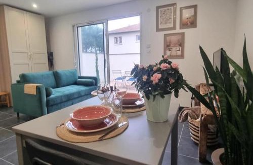 Montrond-les-Bains House | Gîte rénové pour 2 avec jardin à Montrond-les-Bains - FR-1-496-342