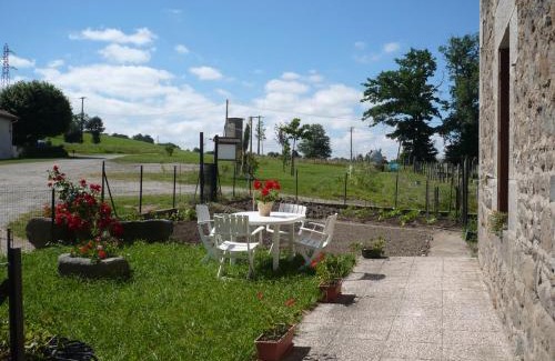 Saint-Heand House | Gîte rural à Saint-Héand avec jardin privé et animaux admis - FR-1-496-144