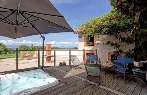 Neronde House | Gîte spacieux à Néronde avec piscine privée et spa - FR-1-496-296