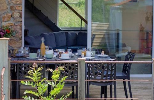 Neronde House | Gîte spacieux à Néronde avec piscine privée et spa - FR-1-496-296