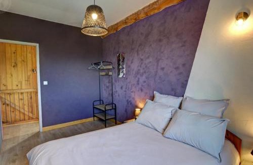 Neronde House | Gîte spacieux à Néronde avec piscine privée et spa - FR-1-496-296