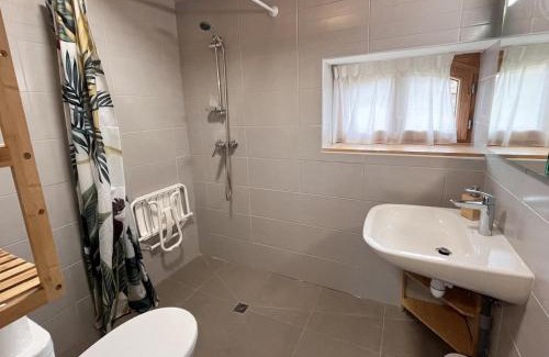 Les Salles House | Gîte spacieux avec terrasse boisée, nature et randonnées - FR-1-496-285