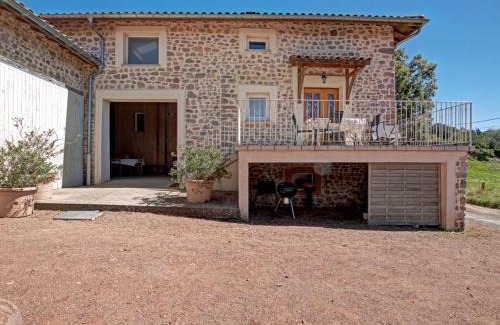 Chirassimont House | Gîte spacieux en campagne avec cheminée et animaux acceptés - FR-1-496-65