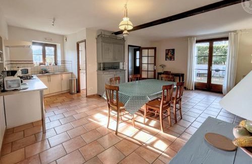 Saint-Haon-le-Vieux House | Gîte spacieux avec piscine, animaux admis à St Haon le Vieux - FR-1-496-156