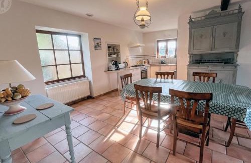 Saint-Haon-le-Vieux House | Gîte spacieux avec piscine, animaux admis à St Haon le Vieux - FR-1-496-156