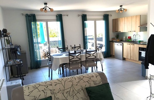 Saint-Ciers-dAbzac House | Gîte T3 65m² enclosed garden, free parking - Near Libourne/Saint Emilion