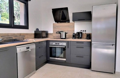 Salavas Villa | Gîte Villa Castanéa