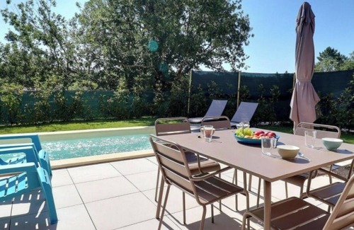 Salavas Villa | Gîte Villa Castanéa