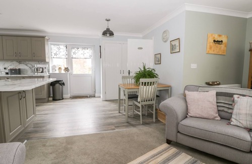 Roos Cottage | Gabby's Garden Cottage