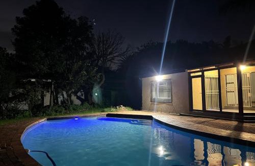 Greater Johannesburg Metropolitan Area Apartment | Gael Guest3