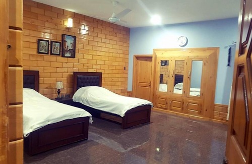 Brun Hotel | Gahirat Castle