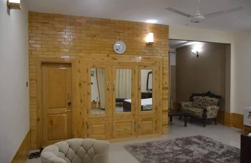 Brun Hotel | Gahirat Castle