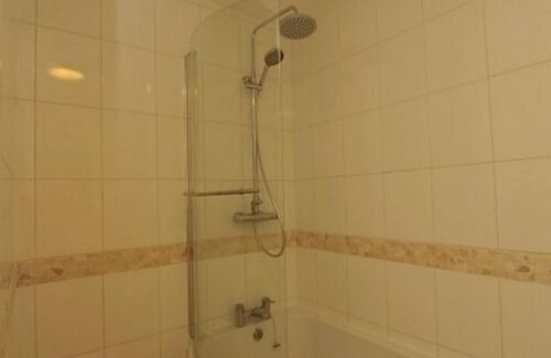 Barry Bed & Breakfast | Gails Guest House