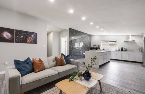 Southwest Anaheim House | Galactic Getaway:Close to Disney with Pool & Games