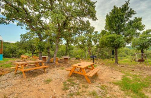 Brownwood House | Galactikitty - Quirky Cabin Near Lake Brownwood!