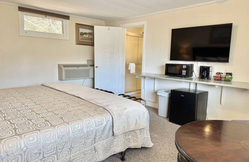 Hulls Cove Hotel | Gallagher's Travels Room Two (King Bed)