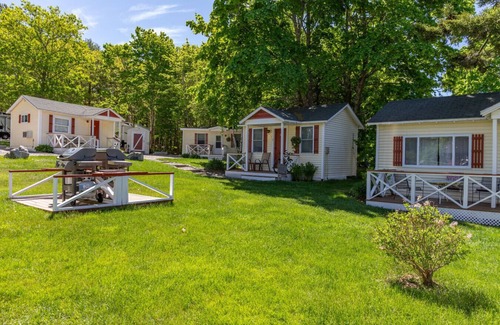 Hulls Cove Cabin | Gallagher's Travels Cabin Three (Queen)