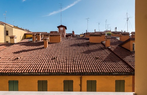 Historic Center Apartment | Galleria del Reno 2B by Wonderful Italy