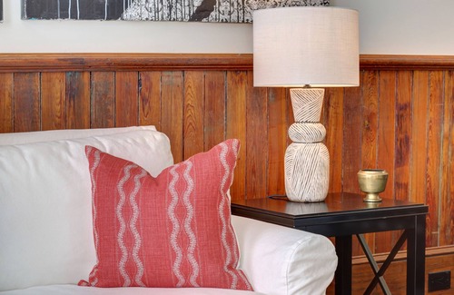 Beach Institute Apartment | Gallery Stays - Amiri Pop