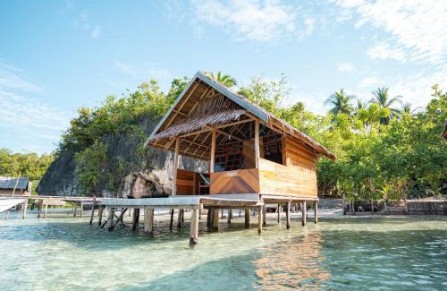 Sawinggrai House | GAM BAY bungalow's