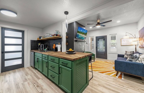 Independence House | Game Days, Family Nights & Timeless Comfort Your Independence Escape Near it all