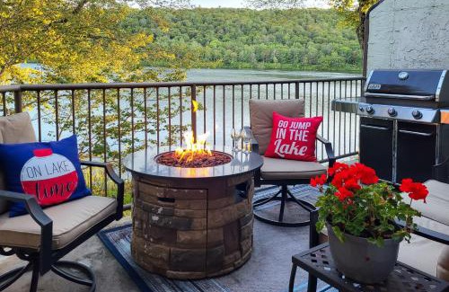 Lake Harmony Apartment | Game Room and BBQ Waterfront Lake Harmony Condo!