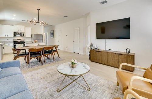 Medina Valley House | Game Room and Private Yard Modern San Antonio Home