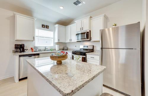 Medina Valley House | Game Room and Private Yard Modern San Antonio Home