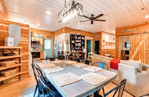 Cub Run House | Game Room, Bar & Hot Tub: Perfect Group Getaway
