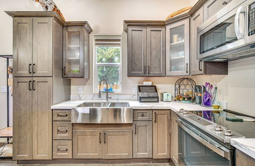 Prairie Ridge House | Game Room, Hot Tub & Mtn View: Bonney Lake Retreat