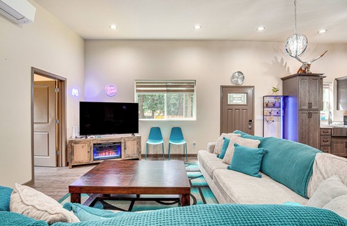 Prairie Ridge Cottage | Game Room, Hot Tub & Mtn View: Bonney Lake Retreat