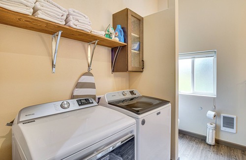 Prairie Ridge Cottage | Game Room, Hot Tub & Mtn View: Bonney Lake Retreat