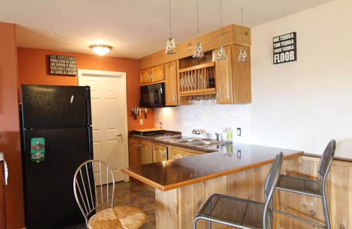 Buena Vista House | GAME ROOM, Incredible Mountain Views, 3bdrm, 3.5 Bath under 2 miles to downtown