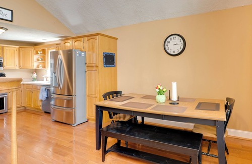 Hallsville House | Game Room & On-Site Pond: Laurelville Retreat!