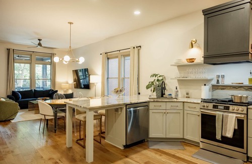 Downtown Columbus House | Game Room + Parking | Neil Ave Near OSU Expo