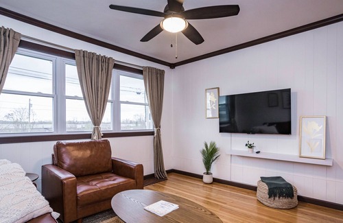 Westside House | Game room. Walk to food/beverage. 5 mins to Downtown, Destiny USA, NYS Fair, SU.