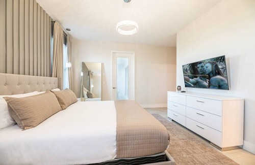 Bay Lake Villa | Games Room/Theatre/Arcade Game/Sleeps 20/Free shuttle to Disney/Private Pool&Spa