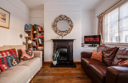 Chester House | Gamul Place - Quiet City Centre