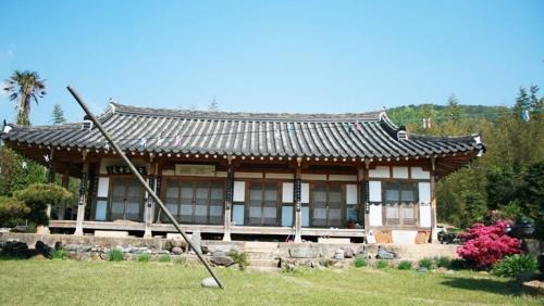 Kyul-tong House | Gangjin Dahyang Sochuk Bed and Breakfast