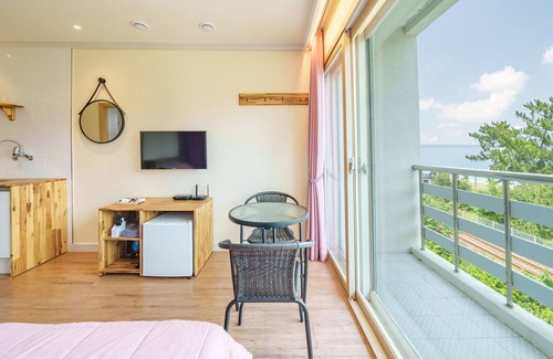 Gangneung House | Gangneng Badapunggeong Pension