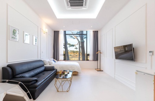 Gangneung House | Gangneung Dangdangi Dog Pension Blue