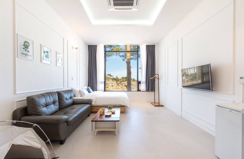 Gangneung House | Gangneung Dangdangi Dog Pension Blue