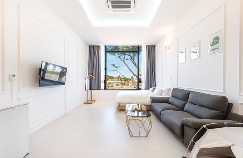 Gangneung House | Gangneung Dangdangi Dog Pension Blue