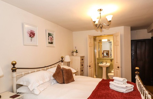 Troutbeck Cottage | GARA GARTHE, pet friendly, with open fire in Troutbeck