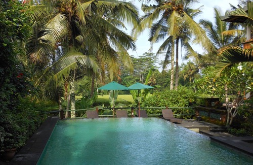 Kedewatan Apartment | Garden Apartment with Shared Swimming Pool