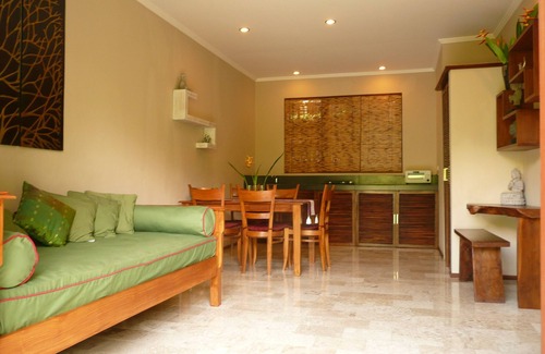 Kedewatan Apartment | Garden Apartment with Shared Swimming Pool